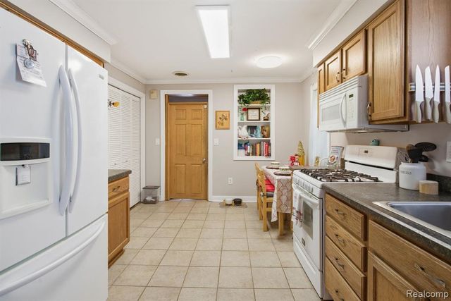 2304 2nd St Street, Westland, MI 48186