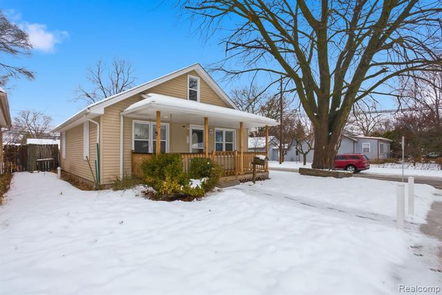 2304 2nd St Street, Westland, MI 48186