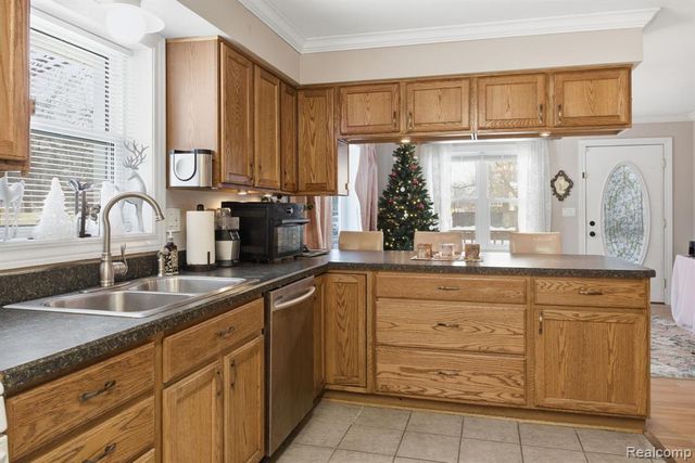 2304 2nd St Street, Westland, MI 48186