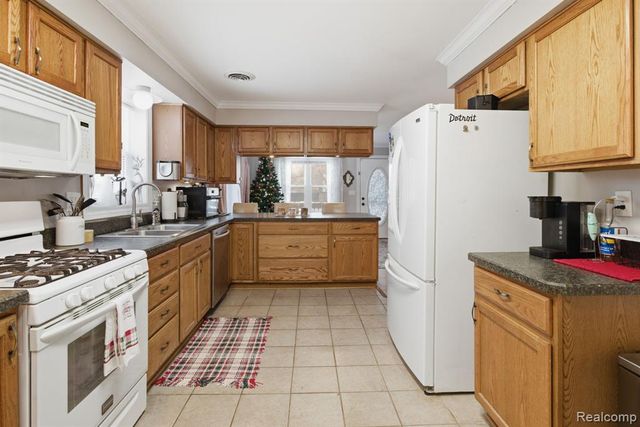 2304 2nd St Street, Westland, MI 48186