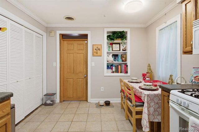 2304 2nd St Street, Westland, MI 48186