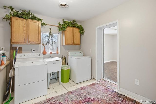 2304 2nd St Street, Westland, MI 48186