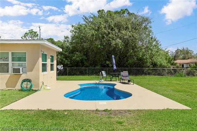 320 Vanguard Avenue NW, Lake Placid, FL 33852