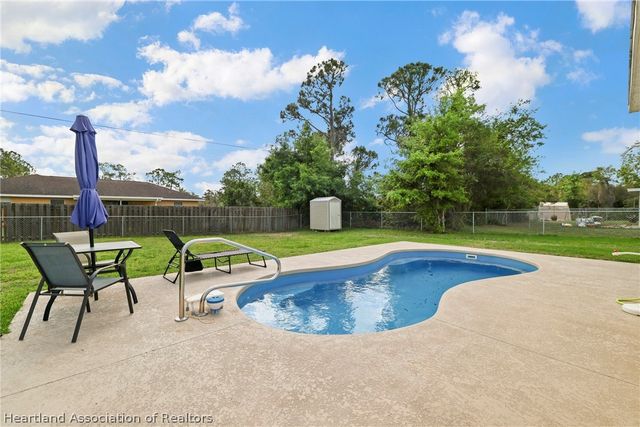 320 Vanguard Avenue NW, Lake Placid, FL 33852