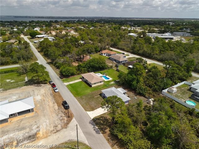 320 Vanguard Avenue NW, Lake Placid, FL 33852