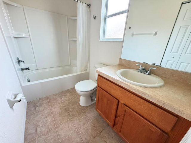 4921 NE 123RD LANE, Oxford, FL 34484