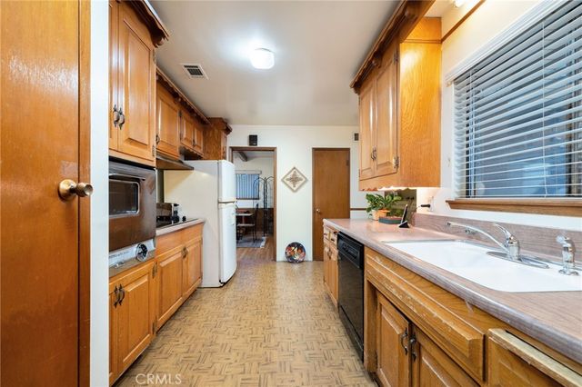 549 California, Claremont, CA 91711