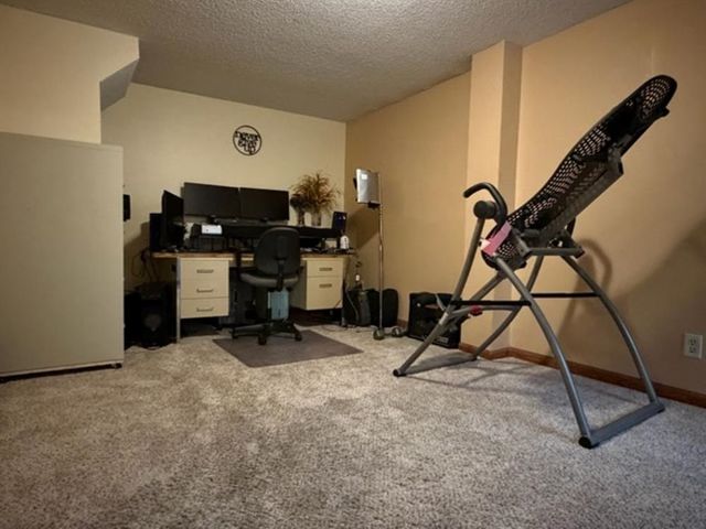 339 N Parkdale Ct, Wichita, KS 67212