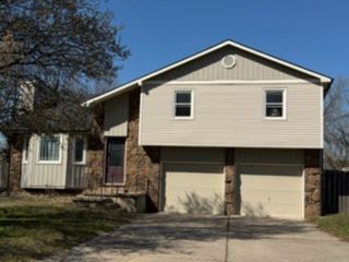339 N Parkdale Ct, Wichita, KS 67212