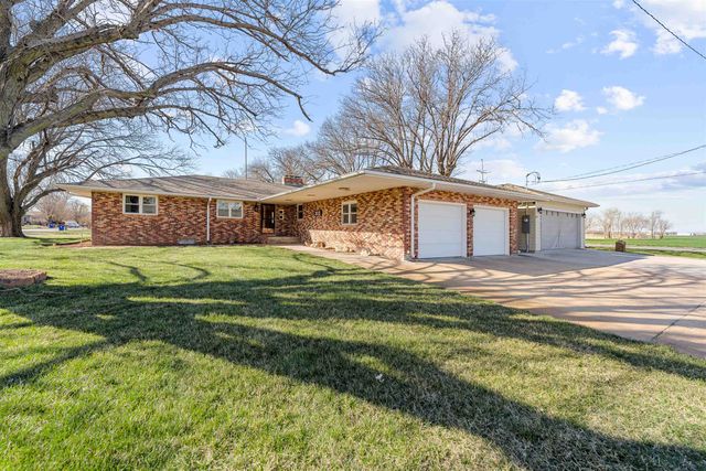 202 S Cherry St, Lindsborg, KS 67456