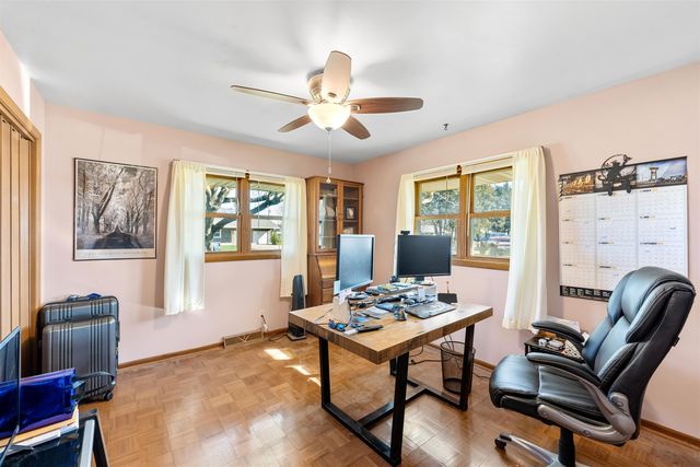 202 S Cherry St, Lindsborg, KS 67456