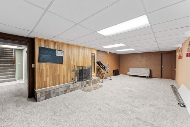 202 S Cherry St, Lindsborg, KS 67456