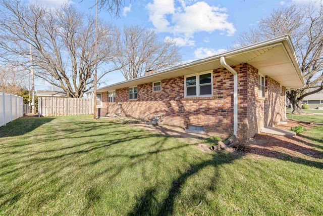 202 S Cherry St, Lindsborg, KS 67456