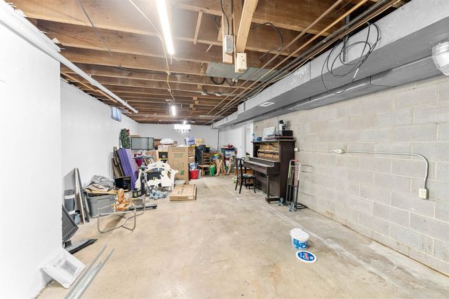 202 S Cherry St, Lindsborg, KS 67456