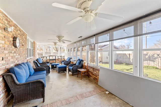 202 S Cherry St, Lindsborg, KS 67456