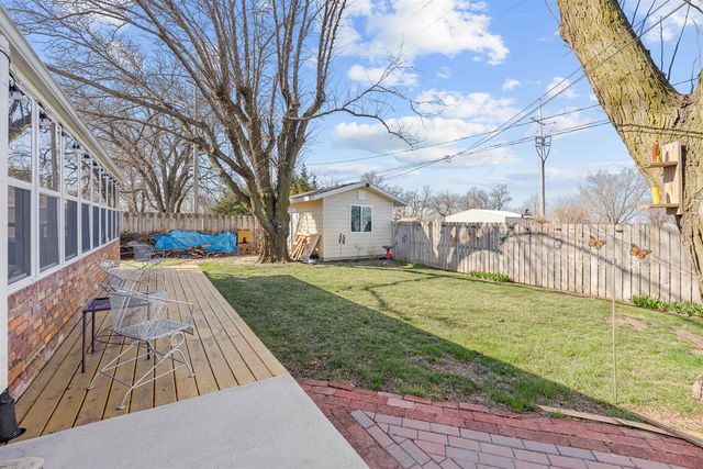 202 S Cherry St, Lindsborg, KS 67456