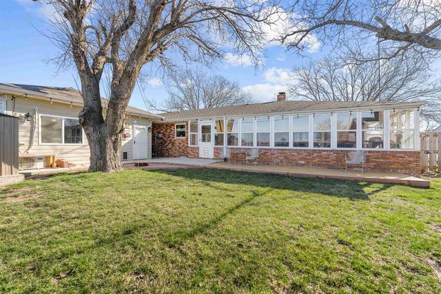 202 S Cherry St, Lindsborg, KS 67456