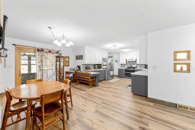 202 S Cherry St, Lindsborg, KS 67456