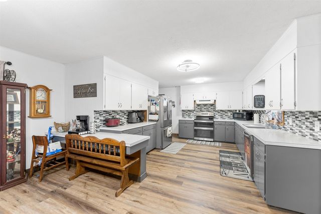 202 S Cherry St, Lindsborg, KS 67456