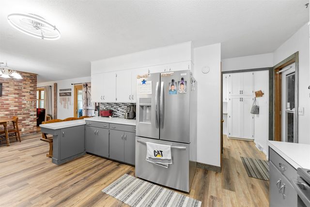 202 S Cherry St, Lindsborg, KS 67456