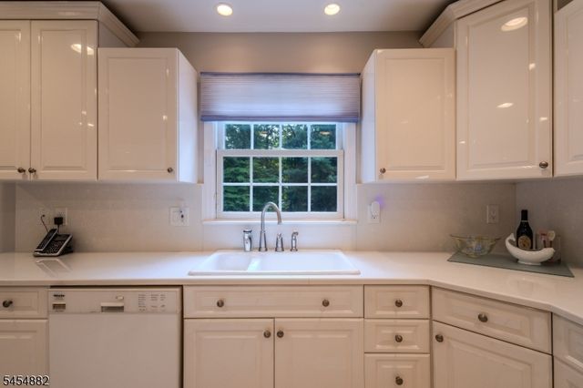6 Burlington Ln, East Brunswick Twp., NJ 08816