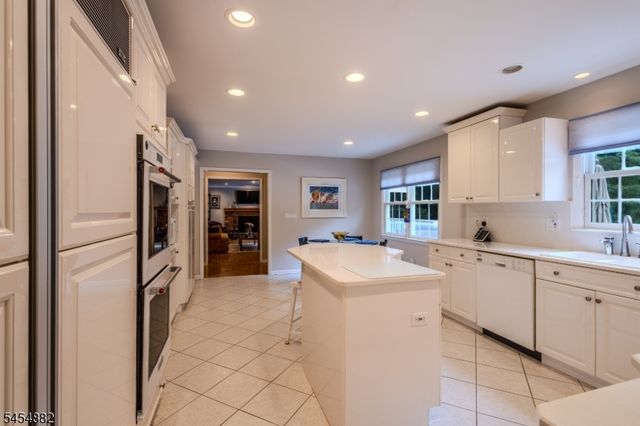 6 Burlington Ln, East Brunswick Twp., NJ 08816
