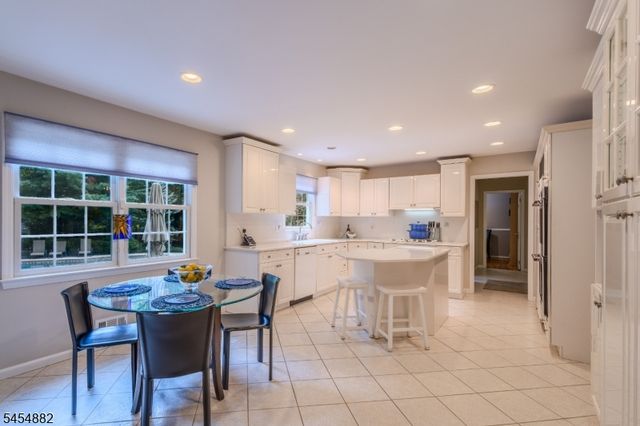 6 Burlington Ln, East Brunswick Twp., NJ 08816