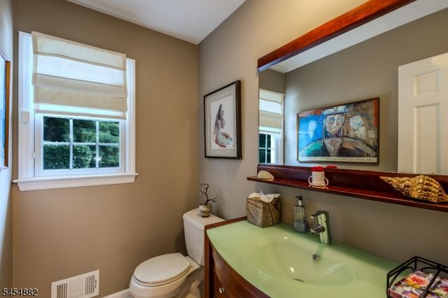 6 Burlington Ln, East Brunswick Twp., NJ 08816