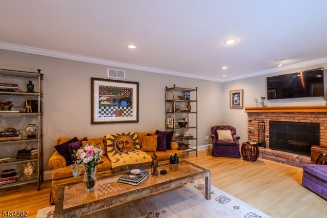 6 Burlington Ln, East Brunswick Twp., NJ 08816