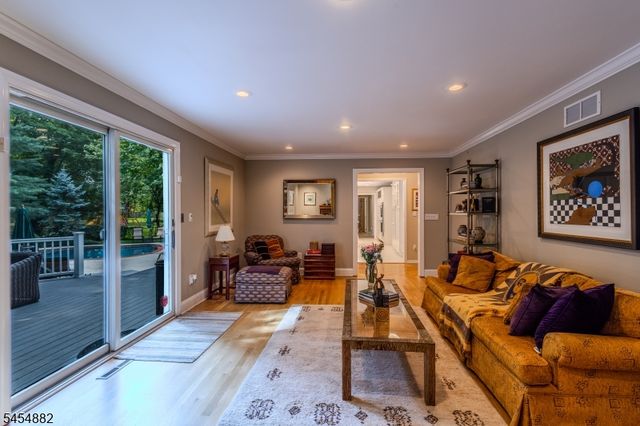 6 Burlington Ln, East Brunswick Twp., NJ 08816