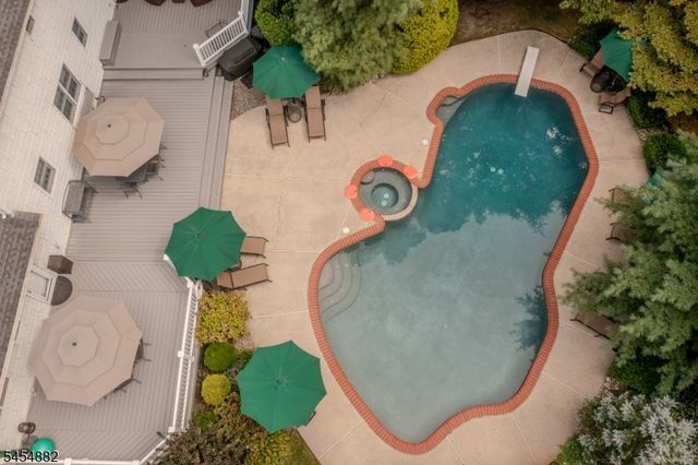 6 Burlington Ln, East Brunswick Twp., NJ 08816