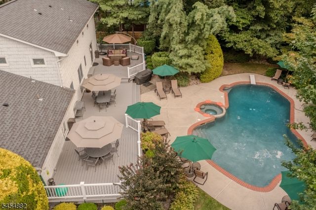 6 Burlington Ln, East Brunswick Twp., NJ 08816