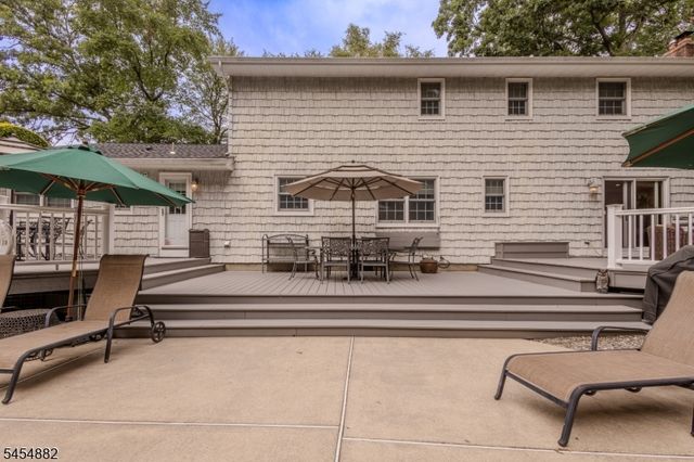 6 Burlington Ln, East Brunswick Twp., NJ 08816