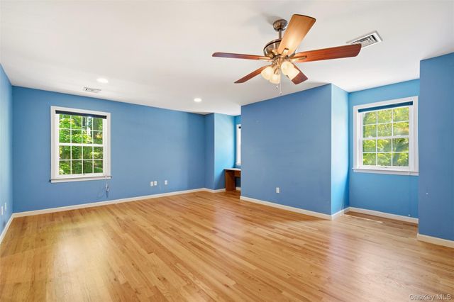 300 McKinley Terrace, Centerport, NY 11721