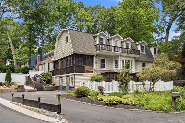 300 McKinley Terrace, Centerport, NY 11721