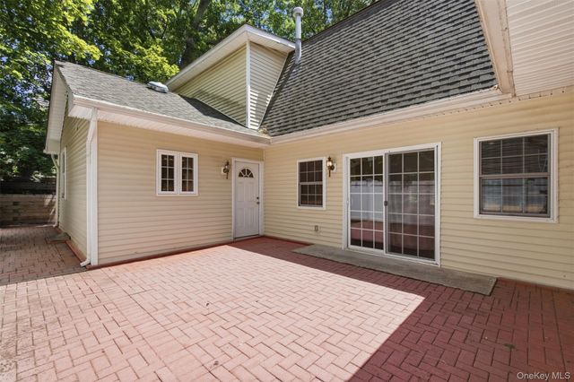 300 McKinley Terrace, Centerport, NY 11721