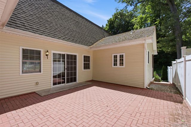 300 McKinley Terrace, Centerport, NY 11721