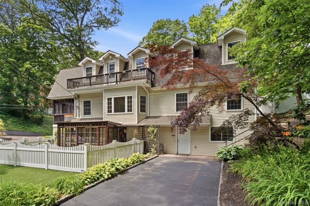 300 McKinley Terrace, Centerport, NY 11721