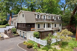 300 McKinley Terrace, Centerport, NY 11721