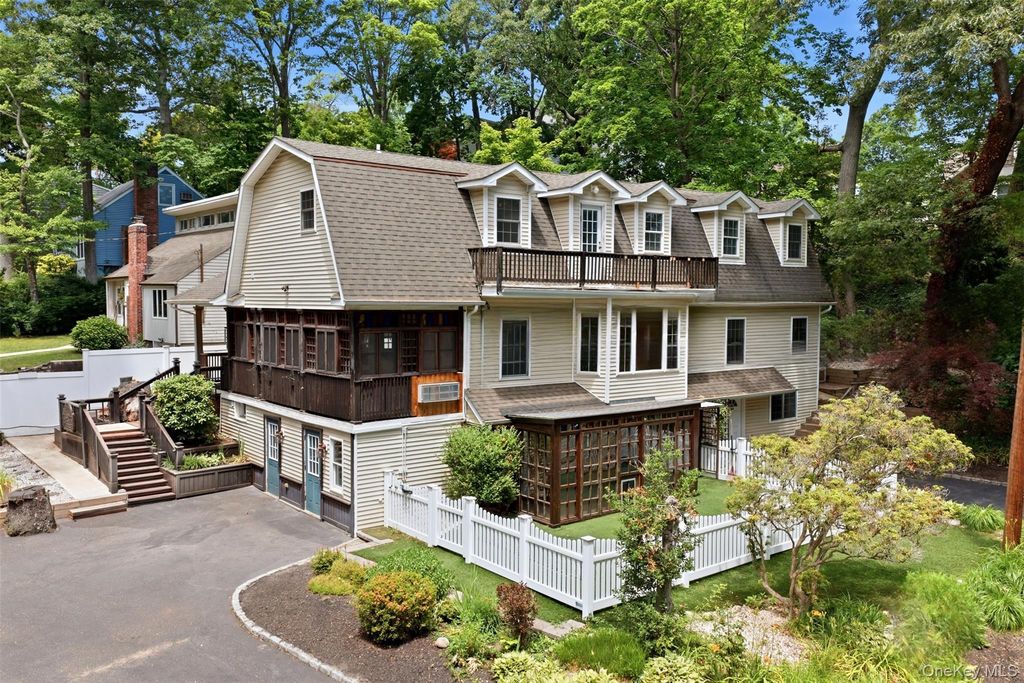 300 McKinley Terrace, Centerport, NY 11721