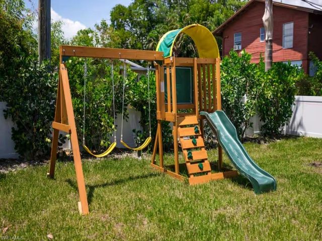 3015 KAREN DR, Naples, FL 34112