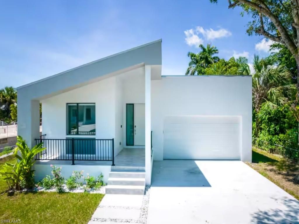 3015 KAREN DR, Naples, FL 34112