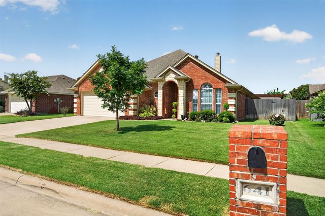 641 Carriage Lane, Saginaw, TX 76179