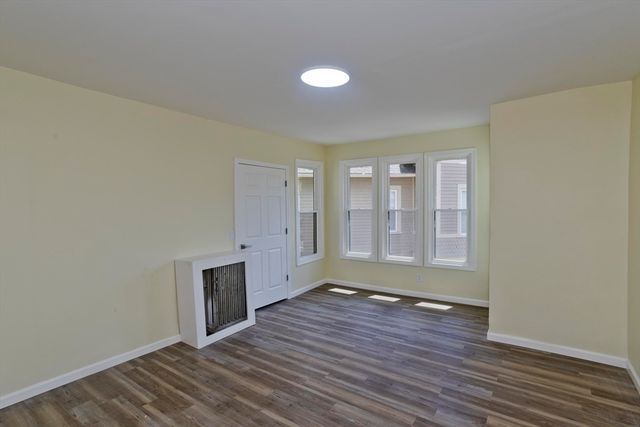 205 St James Ave, Springfield, MA 01109