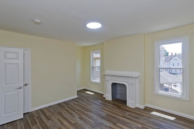205 St James Ave, Springfield, MA 01109