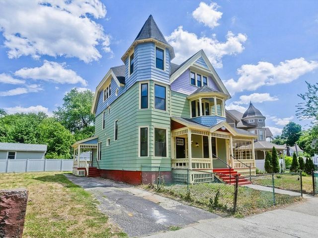 205 St James Ave, Springfield, MA 01109