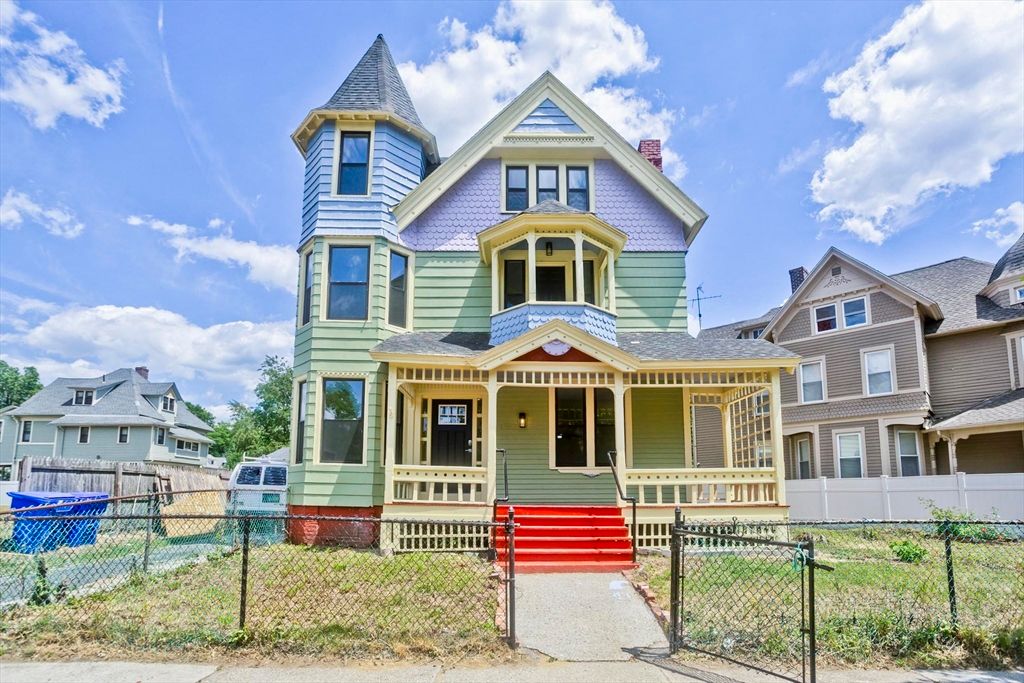 205 St James Ave, Springfield, MA 01109