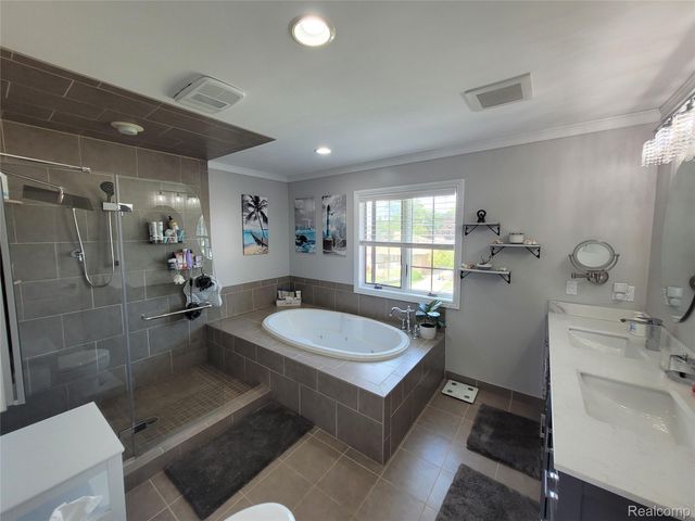 22434 Lange Street, St. Clair Shores, MI 48080