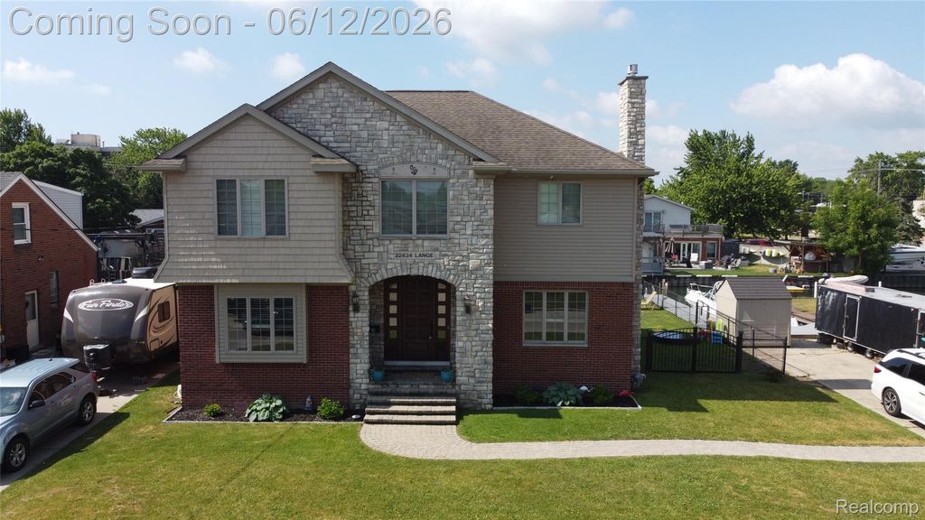 22434 Lange Street, St. Clair Shores, MI 48080