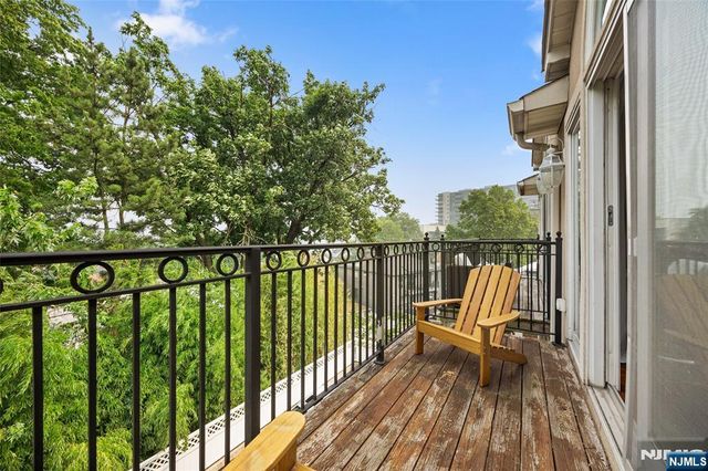 352 Gorge, Cliffside Park, NJ 07010